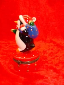 PENGUIN Hinged Trinket Box ~ 4.0” ~ Very Great Condition ~ Porcelain ~ - Picture 1 of 6