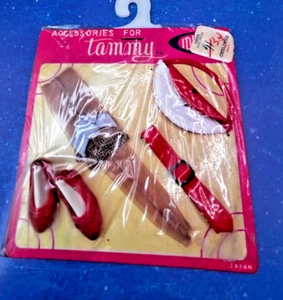 Vintage Ideal SELTEN Tammy Puppe Zubehörpaket rot Gürtel Handtasche Hose & Schuhe neu aus altem Lagerbestand Japan - Bild 1 von 7