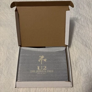 2017 Limited Edition U2 Joshua Tree Tour VIP Commemorative Book with Mundharmonica! - Bild 1 von 4