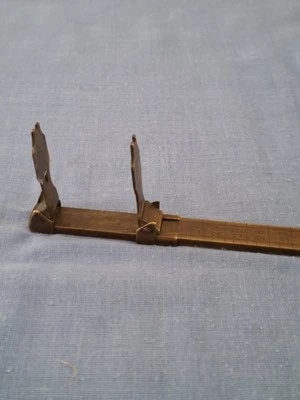 ANCIEN PÉDIMÈTRE DE CORDONNIER.  MESURE DES PIEDS. BRONZE? - Photo 1/4