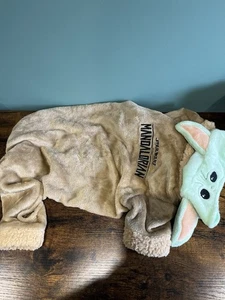 Star Wars Mandalorian Dog Coat - Size L - Never Worn - Picture 1 of 4
