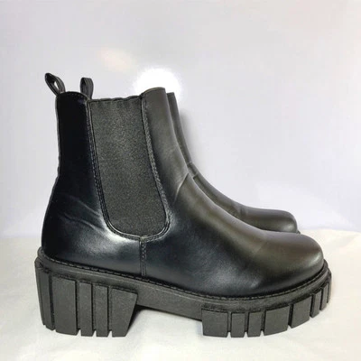 Rouge Women's size 10 Helium Lande  Black  Platform Boots. - Image 1 of 4