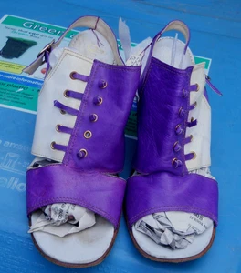 VINTAGE WOMEN'S 70'S PLATS LEATHER PURPLE&WHITE LACE PUMPS SZ 7 BY DE MILANO - Picture 1 of 7
