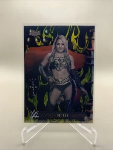 2025 Topps Chrome x Cactus Jack WWE - Fiamme Nere e Gialle - #58 Giulia - Foto 1 di 2
