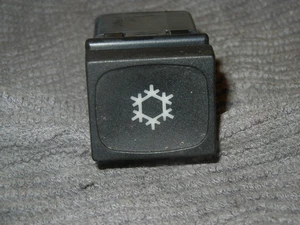 86 - 93 Classic SAAB A/C Control Switch 9523788 9000 - Picture 1 of 4