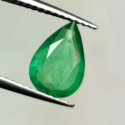 0.89 CT - Natural Emerald Pear Shape Good Luster Green Gem Zambian - 6736 - Image 1 of 2