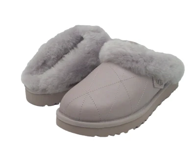 ZAPATILLAS MUJER UGG CLUGGETTE PERLADAS GAMUZA HUMO PÁLIDO EE. UU. 7/UK 5/EU 38/JP 24 Foto 1 de 4