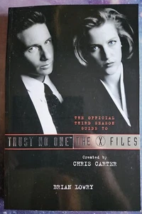 Trust No One: The Official Guide To The X-Files Volume II by Brian Lowry - Picture 1 of 18