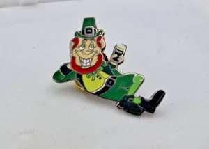 Happy Drunk Leprechaun Drinking Guinness Collectors Enamel Pin Badge NEW - Picture 1 of 3