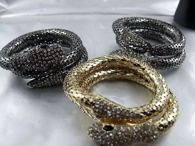 Ausgefallene Schlange als Armreif mit Strass Kopf  Edles Design Farbauswahl  - Bild 1 von 2