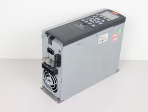 Danfoss FC-302P2K2T5E20H1BG P/N:131B0048 400V 2,2 kW + teclado PROBADO COMO NUEVO - Imagen 1 de 3