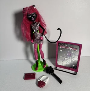 Monster High Catty Noir Doll With Green Stand,Hairbrush Booklet And Accessories - Picture 1 of 6