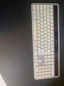 Logitech K750 Wireless Solar Recharging Slim Keyboard for Mac Silver/White - Picture 1 of 9