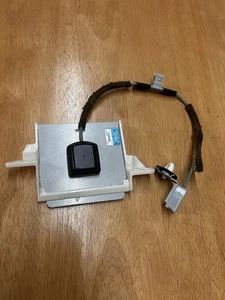 2004-2006 Lexus LS430 Navigation Antenna - Picture 1 of 2