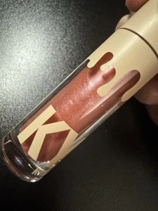 Kylie Cosmetics Hochglanz im Farbton Always Sleighing - Bild 1 von 5