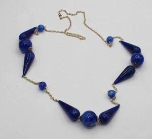 VINTAGE COBALT BLUE TEARDROP & GOLDTONE LONG NECKLACE PLASTIC ACRYLIC  PRETTY! - Picture 1 of 3