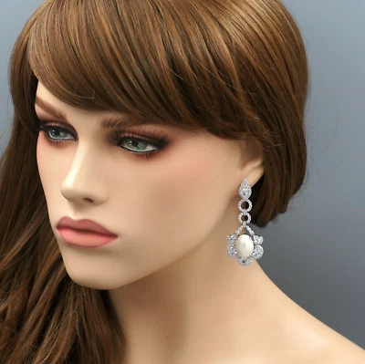 Pendientes colgantes con tachuelas de perlas blancas circonitas cúbicas transparentes para boda 00036 Foto 1 de 4