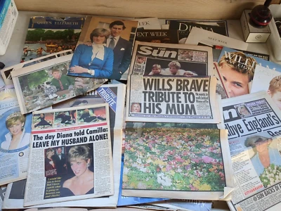 JOB LOT VINTAGE UK ROYAL FAMILY BOOKS, MAGAZINES, EPHEMERA, NEWSPAPERS DIANA  - Image 1 of 4