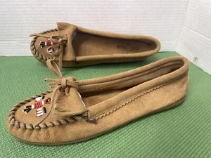 Minnetonka Damen Thunderbird Perlen Mokassin 607T hellbraun Wildleder-Gummisohle - 10 - Bild 1 von 6