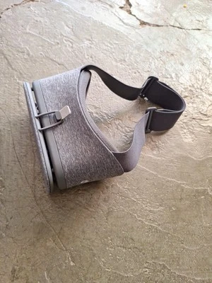 Google Daydream View VR Headset Slate Virtual Reality Goggles - No Remote - Image 1 of 4