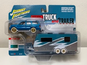 Remolque cámper Cadillac Escalade 2005 Johnny Lightning modelo JLSP201A CHASE 1/64 - Imagen 1 de 1