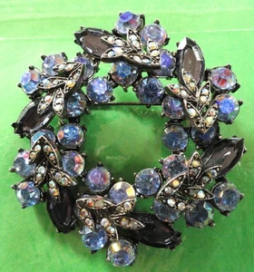 Vintage 1950's Brooch Blue & Clear Crystals Japanned metal Wreath Brooch/Pin - Picture 1 of 6