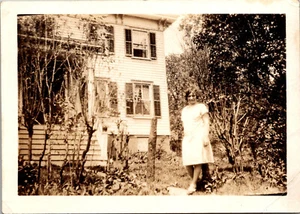 1929 Conyers NY Woman House Garden Yard B&W Vintage Found Photo 2.5" x 3.5" - Picture 1 of 3