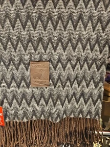 100 Percent Alpaca Chevron Style Zig Zag Blanket - Picture 1 of 5