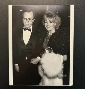 1987 8 x 10 PRESSEFOTO: ANGIE DICKINSON & LARRY KING BEI ACE AWARDS FP212 - Bild 1 von 7