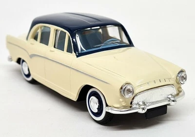 Norev 1/43 - Simca Aronde Cream / Blue Plastic model car - Image 1 of 4