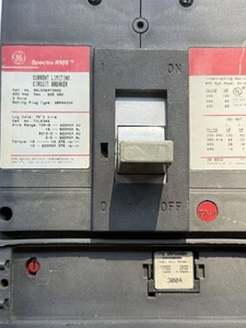 GE SPECTRA RMS 400 AMP CIRCUIT BREAKER 600 VAC 3P SOLA36AT0400 W/ 300 AMP PLUG - Picture 1 of 5