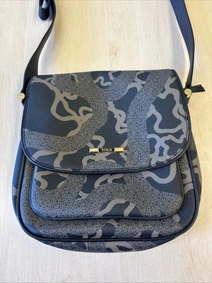 Cartera de cuero icónica con estampado de oso Tous Kaos hecha en España excelente usada. Foto 1 de 4