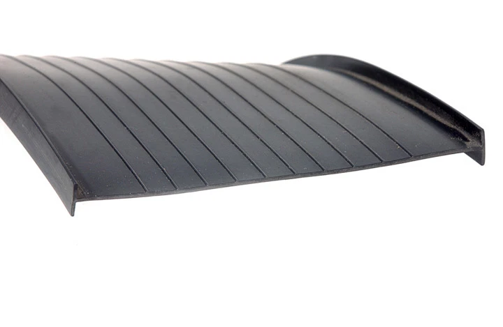 Sello de vinilo inferior estilo T de 3 3/8" x 16' tira para robar puerta garaje 1/4" alto T Foto 1 de 1