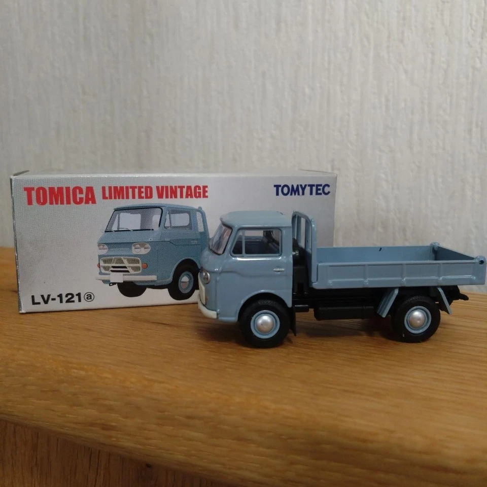 Винтажный самосвал Tomica Mazda E2000 - Изображение 1 из 4