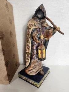 Jim Shore For Whom Comes The Reaper Sensenlaterne 4002861 Halloween mit Karton lesen - Bild 1 von 16