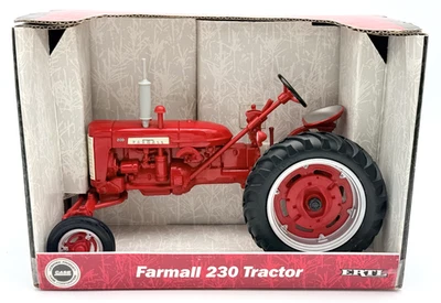 ERTL - Farmall 230 Tractor - 1:16 scale - Image 1 of 4