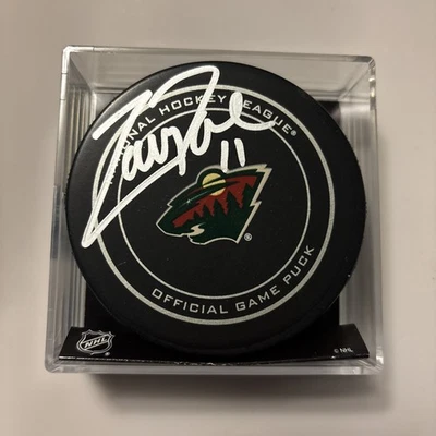 Disco firmado por Zach Parise Minnesota Wild Steiner certificado de autenticidad ¡Hermoso automático! Juego Oficial Foto 1 de 4
