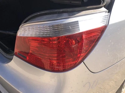 Lanterna traseira direita do passageiro lente vermelha e transparente compatível com 04-07 BMW 525i 907161 - Imagem 1 de 4