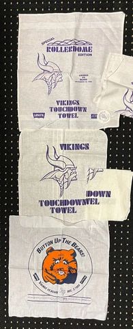 Four Vintage 1988 MN VIKINGS Touchdown Towels PLUS (1) Vikings vrs Bears Towel Cover