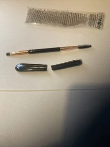 AVON EYEBROW DUO BRUSH    ~ NEW & SEALED  ~ FREE POSTAGE  - Picture 1 of 1