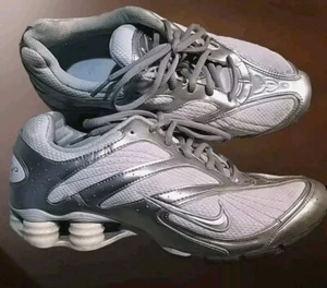 Nike Shox Reveal II Damen-Sportschuhe Größe 9,5 weiß silber 2008 327031-113 - Bild 1 von 8
