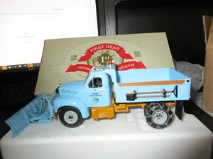 2006! First Gear-"CHICAGO STREETS" 1960 B-Model Mack Dump Truck w/Plow 19-3468 - Picture 1 of 20