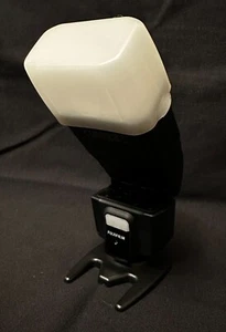 Fujifilm EF-60 TTL Shoe Mount Flash for X and GFX Series - Picture 1 of 10