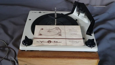 REPRODUCTOR DE DISCOS VOZ DE MÚSICA 4 VELOCIDADES AUTOMÁTICO - TOCADISCOS De colección con Manual del Propietario Foto 1 de 4