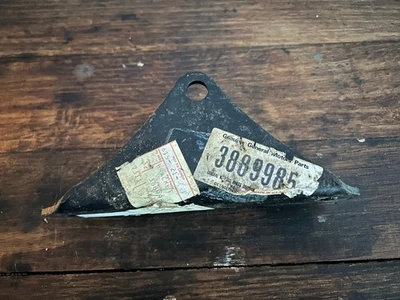 Suporte de amortecedor traseiro NOS GM 1967-1972 Chevrolet Truck Series 10-20 Blazer - Imagem 1 de 4