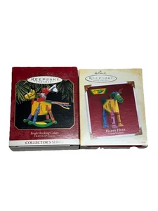 Lotto 2 Ornamenti Hallmark Keepsake Crayola Colori a Dondolo Luminosi Happy Hues Cavallo - Foto 1 di 10