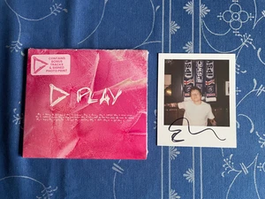 Ed Sheeran - PLAY - Deluxe CD mit 2 Bonus Tracks - signed Polaroid - neu & OVP - Bild 1 von 3