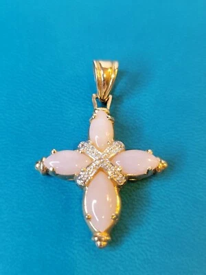 Colgante con cruz de cuarzo rosa y diamantes en oro de 14kt Foto 1 de 4