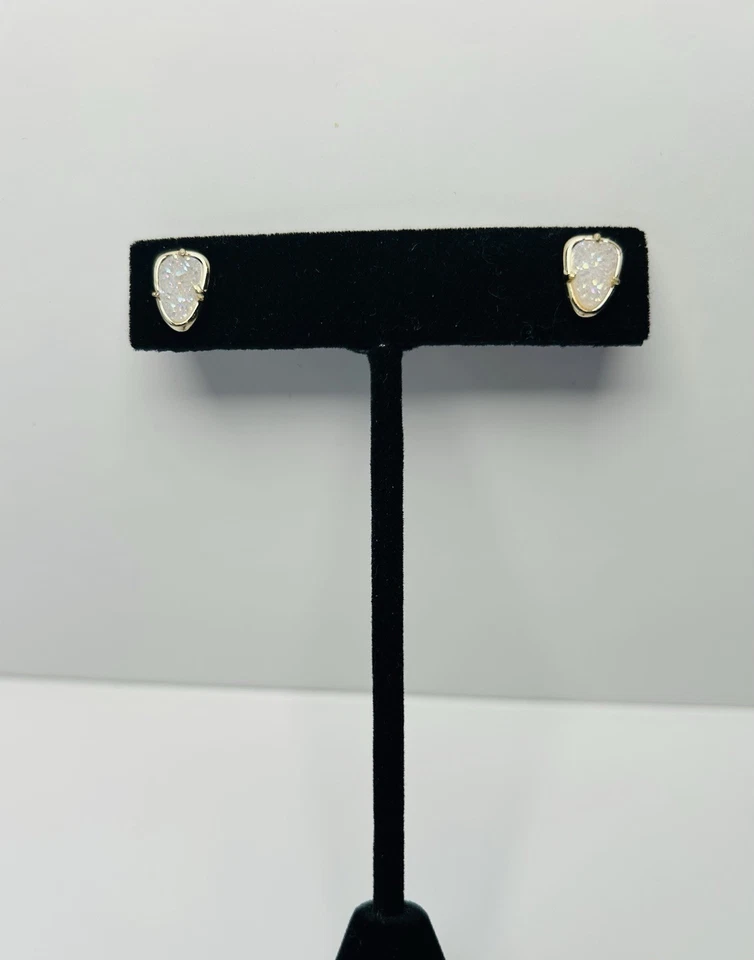 Brincos Kendra Scott iridescentes drusos tom dourado autênticos posts descoloridos - Imagem 1 de 4