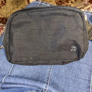 Lululemon Everywhere Black Belt Bag Large Fanny Pack Crossbody Adjustable Strap - Picture 1 of 4